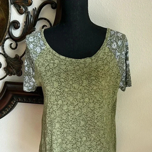 Lucky Brand Women’s Green Floral Short Sleeve Top Size Medium - Picture 10 of 13